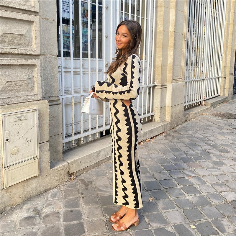 Aventury – Figurbetontes Strickkleid