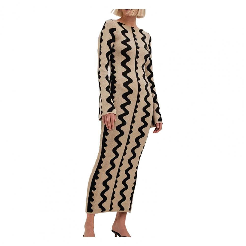 Aventury – Figurbetontes Strickkleid