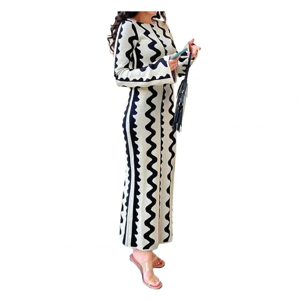 Aventury – Figurbetontes Strickkleid