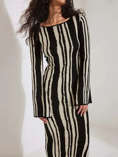 Aventury – Figurbetontes Strickkleid