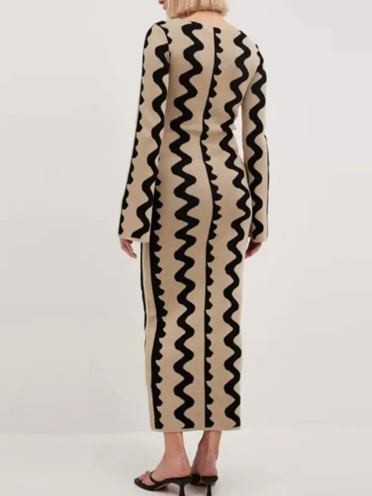 Aventury – Figurbetontes Strickkleid