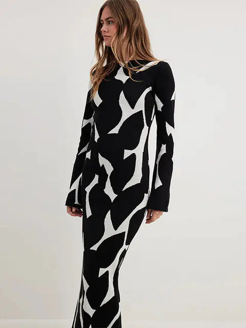 Aventury – Figurbetontes Strickkleid