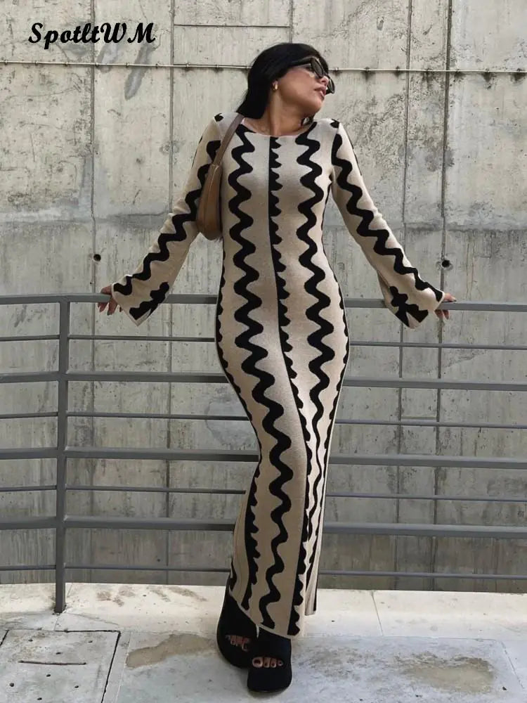 Aventury – Figurbetontes Strickkleid